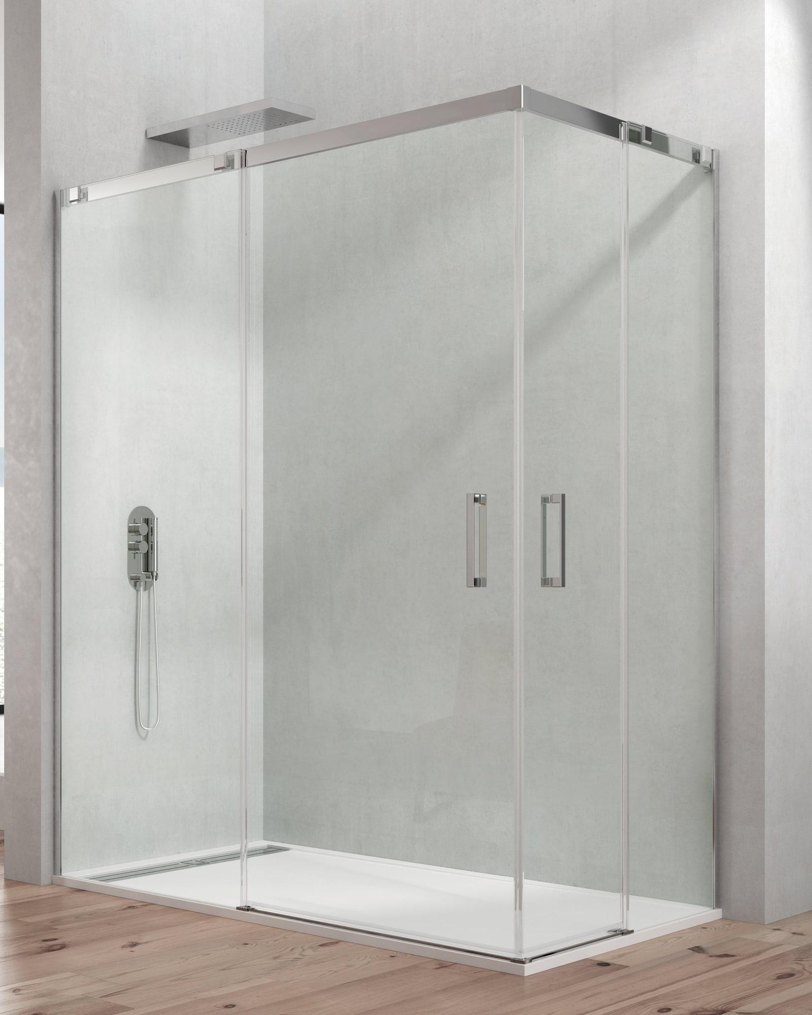 Mampara de ducha angular de cristal en un baño con suelo de madera